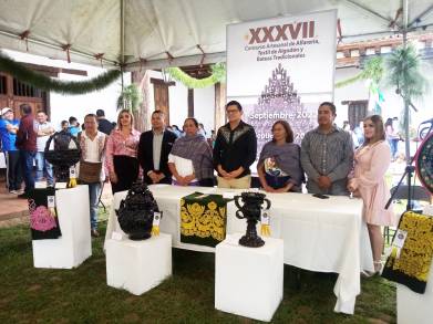 Premian a las ganadoras y ganadores del Concurso Artesanal en Santa Fe de la Laguna 