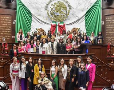 Voces de mujeres cimbran el Congreso del Estado; luchan por un mejor Michoacánï»¿ 
