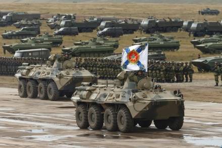 Rusia redobla la amenaza sobre Ucrania con maniobras navales, aéreas y terrestres en la frontera sur 