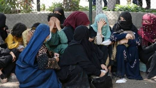 Mujeres afganas ven el fin del mundo con el regreso de los Talibanes al Poder 