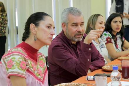 Alfredo Ramírez Bedolla expone a Sheinbaum logros de autogobiernos indígenas en Michoacán 
