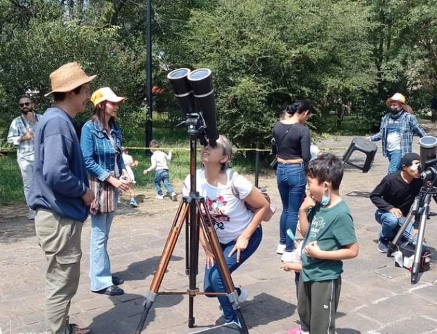 Un Éxito el Encuentro para Observar el Eclipse Solar desde el Planetario de Morelia 