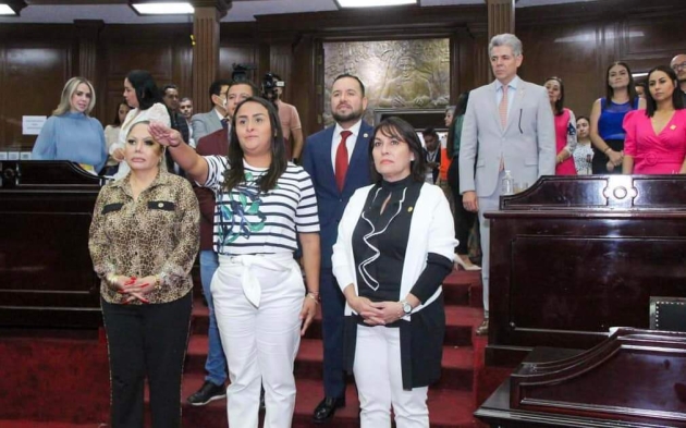 Ángeles Olea toma posesión como alcaldesa de Lázaro Cárdenas Michoacán  