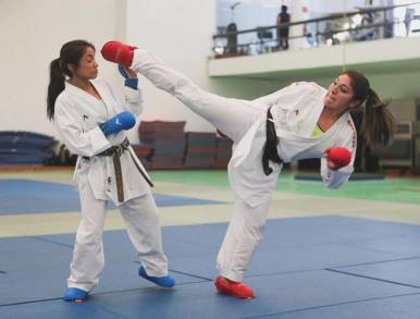 Karateca Guadalupe Quintal pule técnica en Europa rumbo a Clasificatorio Olímpico 