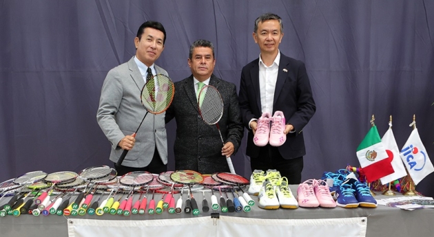 CONADE recibe donación de equipo deportivo de bádminton por parte del Gobierno de Japón 
