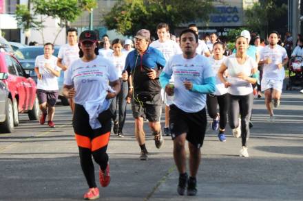 Miles, corren, trotan y caminan por el medio ambiente en la Cuarta Carrera Atlética de Michoacán