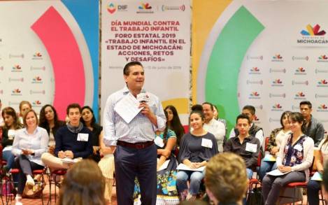 Queremos a nuestras niñas y niños estudiando, no trabajando: Gobernador Silvano Aureoles