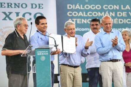 México tendrá suficientes médicos para una atención de calidad: AMLO en Michoacán