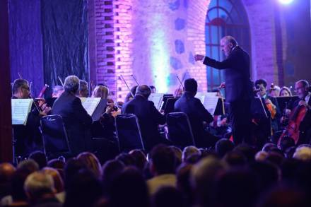 Excelente Espectáculo para Público Conocedor y Selecto Ofreció la Orquesta Sinfónica de Michoacán en Uruapan