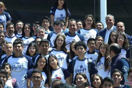Llama Carlos Herrera a jóvenes a dirigirse por el camino correcto: el estudio y trabajo