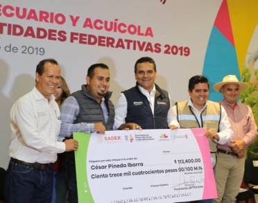 Entrega Gobernador de Michoacán apoyos a productores de municipios de alta y muy alta marginación