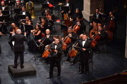 Teatro lleno y música navideña en el concierto de la Osidem