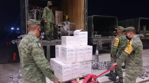 Ejército y Fuerza Aérea Mexicanos trasladan insumos médicos a Michoacán