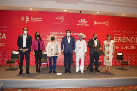 Entrega el Gobernador de Michoacán el Premio Eréndira a las Artes a los maestros José Luis Soto González, Manuel Aguilar Magaña y Serafín Ibarra Cortes