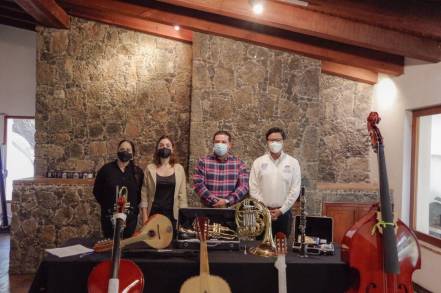 Entrega Secum 18 instrumentos musicales a autoridades municipales de Sahuayo  