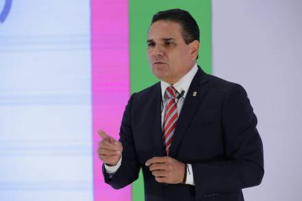 Olvídese de Silvano Aureoles y cúmplale a los maestros: Exhorta el Gobernador de Michoacán al Presidente de México