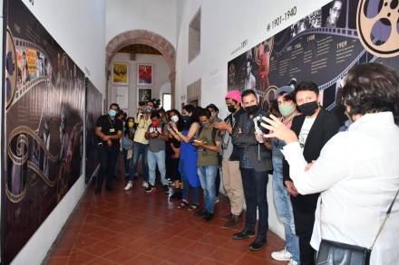 Inauguran instalación gráfica 120 Años de Cine en Michoacán 