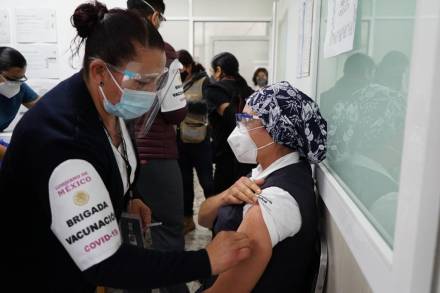 Arranca en Michoacán vacunación a personal de salud y menores de 14 a 15 años 