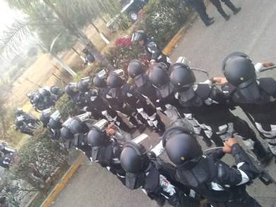 Fuerzas de seguridad el libre tránsito en carretera Tepalcatepec-Coalcomán 