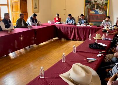 Gobierno de Michoacán escucha demandas de la comunidad indígena de Arantepakua 
