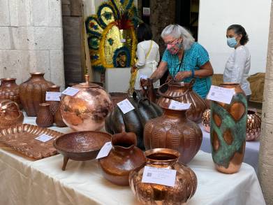  Con 4.2 mdp cierra la venta del Concurso Artesanal en Uruapan Michoacán