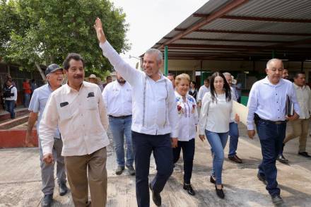 Estado y federación avanzamos en recuperación de carreteras y actividad productiva en Aguililla: Alfredo Ramírez Bedolla 