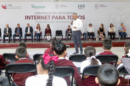 Arranca  Alfredo Ramírez Bedolla programa para llevar internet a escuelas de Michoacán