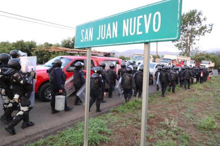 Detenidos, armas y vehículos asegurados, resultado de operativo en San Juan Nuevo 