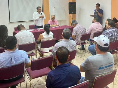 Roberto Monroy realiza Encuentro con prestadores de servicios en Apatzingán 