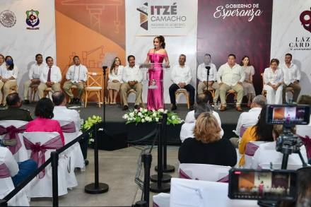 La Presidenta Municipal de Lázaro Cárdenas Itzel Camacho Zapiaín rinde su Primer informe de actividades  
