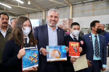 Arranca Alfredo Ramírez Bedolla distribución de más de un millón de libros de texto para secundaria 