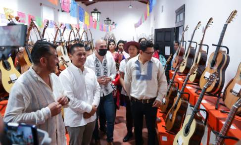 Inaugura Torres Piña la edición 47 del Festival de la Guitarra de Paracho en Michoacán 