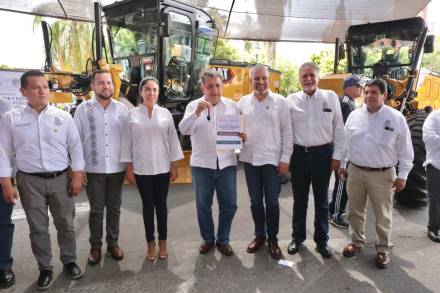  Alfredo Ramírez Bedolla pone en marcha el programa de entrega de maquinaria a municipios, en Apatzingán  