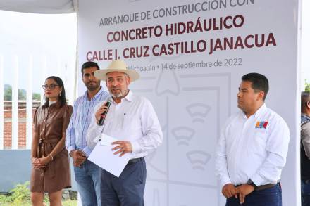 Ramirez Bedolla pone en marcha obras públicas en Taretan Michoacán