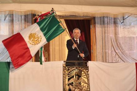 Michoacanos recuperan la alegría en ceremonia del Grito de Independencia 