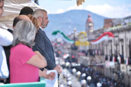 Alfredo Ramírez Bedolla celebra con los Michoacanos el Natalicio de Morelos en Actos Cívicos y el Tradicional Desfile del 30 de Septiembre 