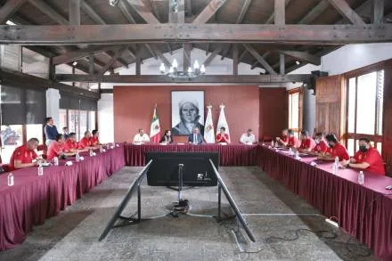 Alfredo Ramírez Bedolla dialoga con trabajadores en busca de acuerdos que pongan fin a huelga en Fertinal 