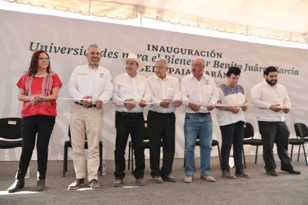 Ramírez Bedolla y AMLO inauguran Universidad para el Bienestar en Pajacuarán 