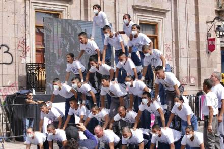 Se desarrolla con éxito desfile cívico deportivo del 112 aniversario de la Revolución Mexicana 