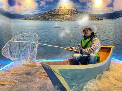 Sorprenden playas, lagos y tradiciones de Michoacán en la Feria de León, mediante cabinas de autofotos 