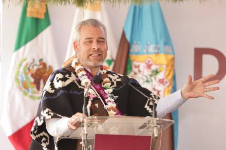 Celebra Ramírez Bedolla histórica aprobación del primer reglamento municipal de autogobierno 