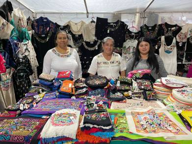 Bordadoras de historias: el arte que sostiene a más de 100 mujeres de Tzintzuntan 