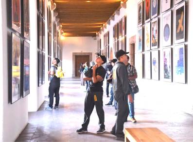 Se Expone la  17Âª Bienal Internacional del Cartel en México en el Centro Cultural Clavijero 