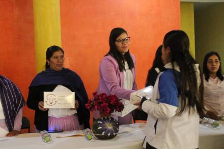 Acercó Seimujer servicios de jornadas regionales a mujeres de Cherán 