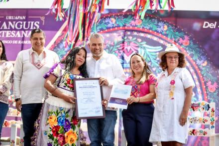 Premia el Gobierno de Michoacán a los Ganadores de los Concursos de Artesanías e Indumentaria Tradicional 