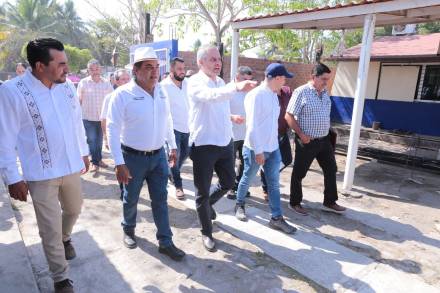 Supervisa Alfredo Ramírez Bedolla trabajos de reconstrucción en escuelas de la Costa de Michoacán