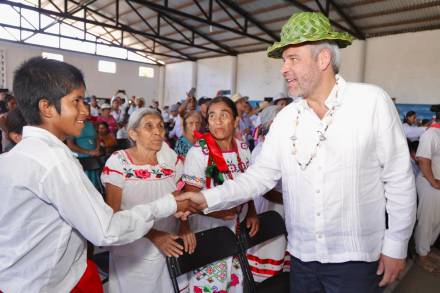 Ramírez Bedolla apoyará construcción de carretera en la comunidad indígena El Coire 