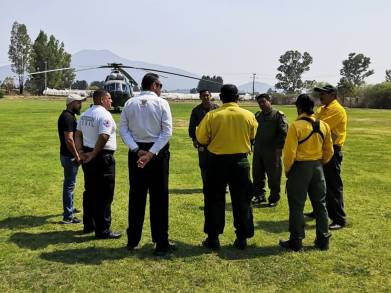 Envía la Marina Helicóptero para combatir incendio en Cerro de La Beata en Michoacán: Cofom 