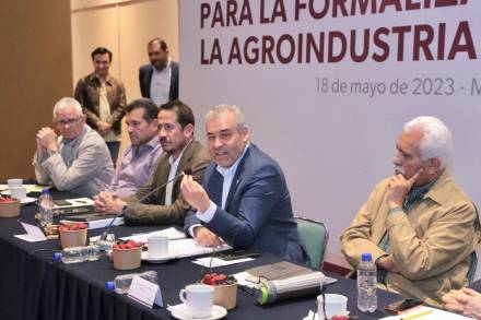 Gobierno de Michoacán y asociaciones de la agroindustria van por acuerdo de formalización laboral 