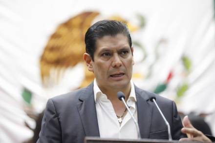 Ernesto Núñez reconoce Labor Periodista en Michoacán 
